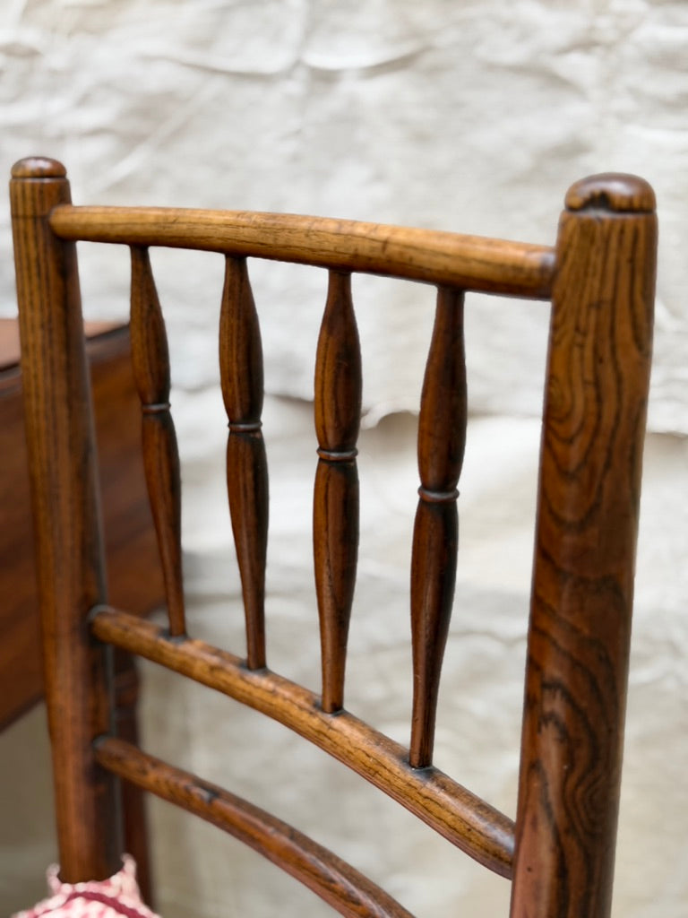 English Late 19th Century Pembroke Table with Antique Ash & Elm Country Chairs