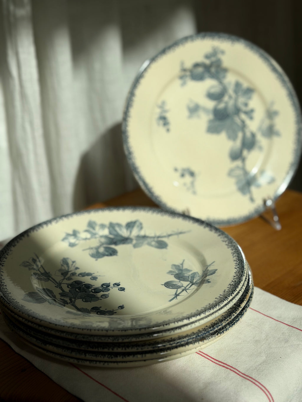Set of 6 Antique French Sarreguemines "Groseilles" Luncheon Plates