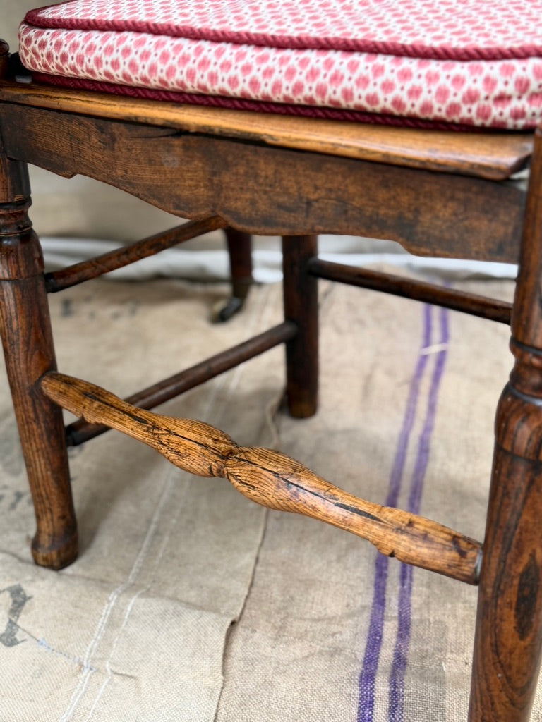 English Late 19th Century Pembroke Table with Antique Ash & Elm Country Chairs