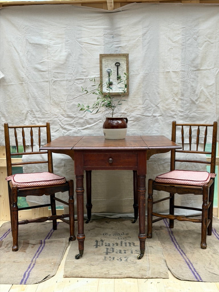 English Late 19th Century Pembroke Table with Antique Ash & Elm Country Chairs